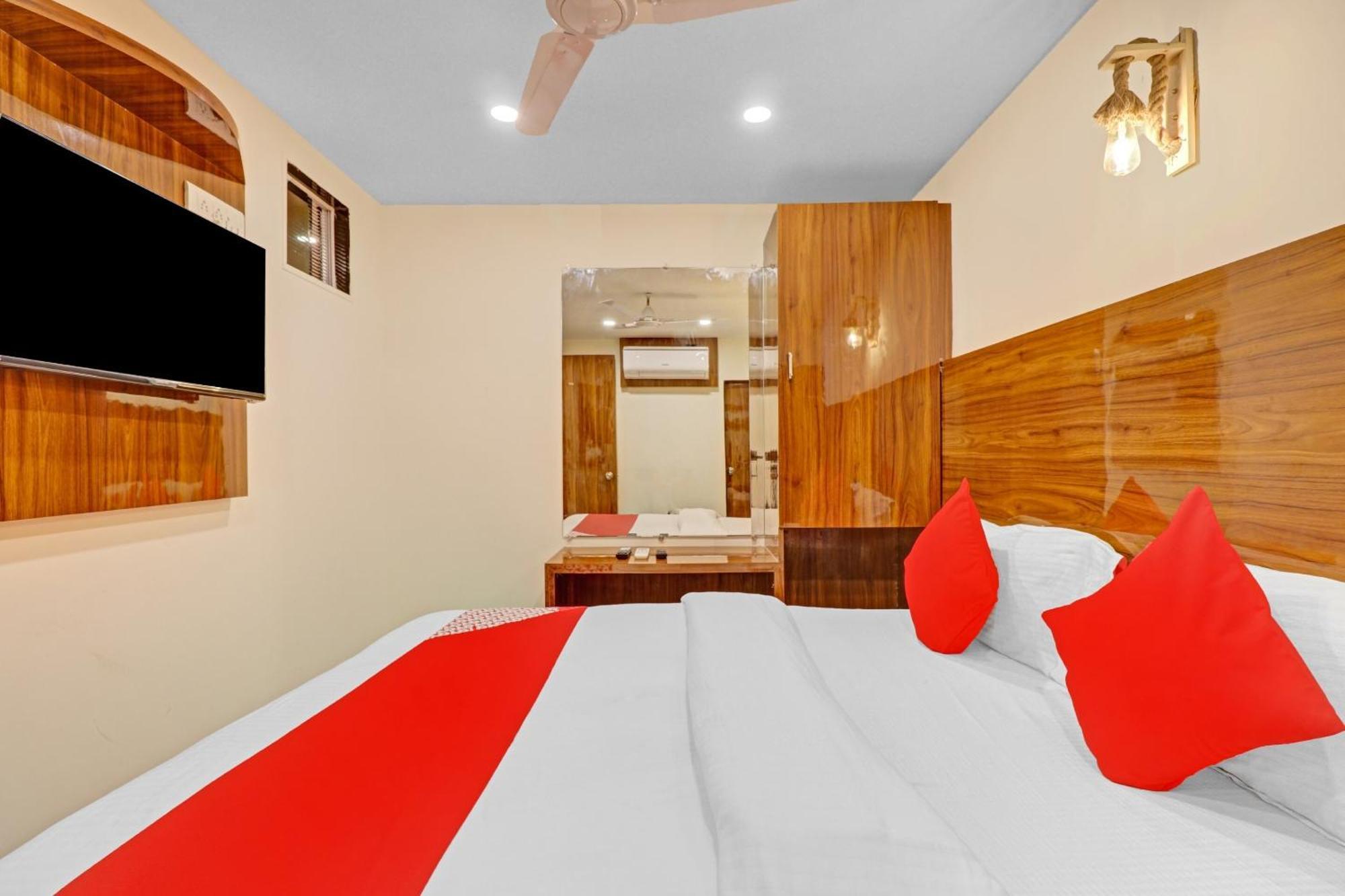OYO Flagship 83812 Hotel Royal Park Mumbai Exterior foto