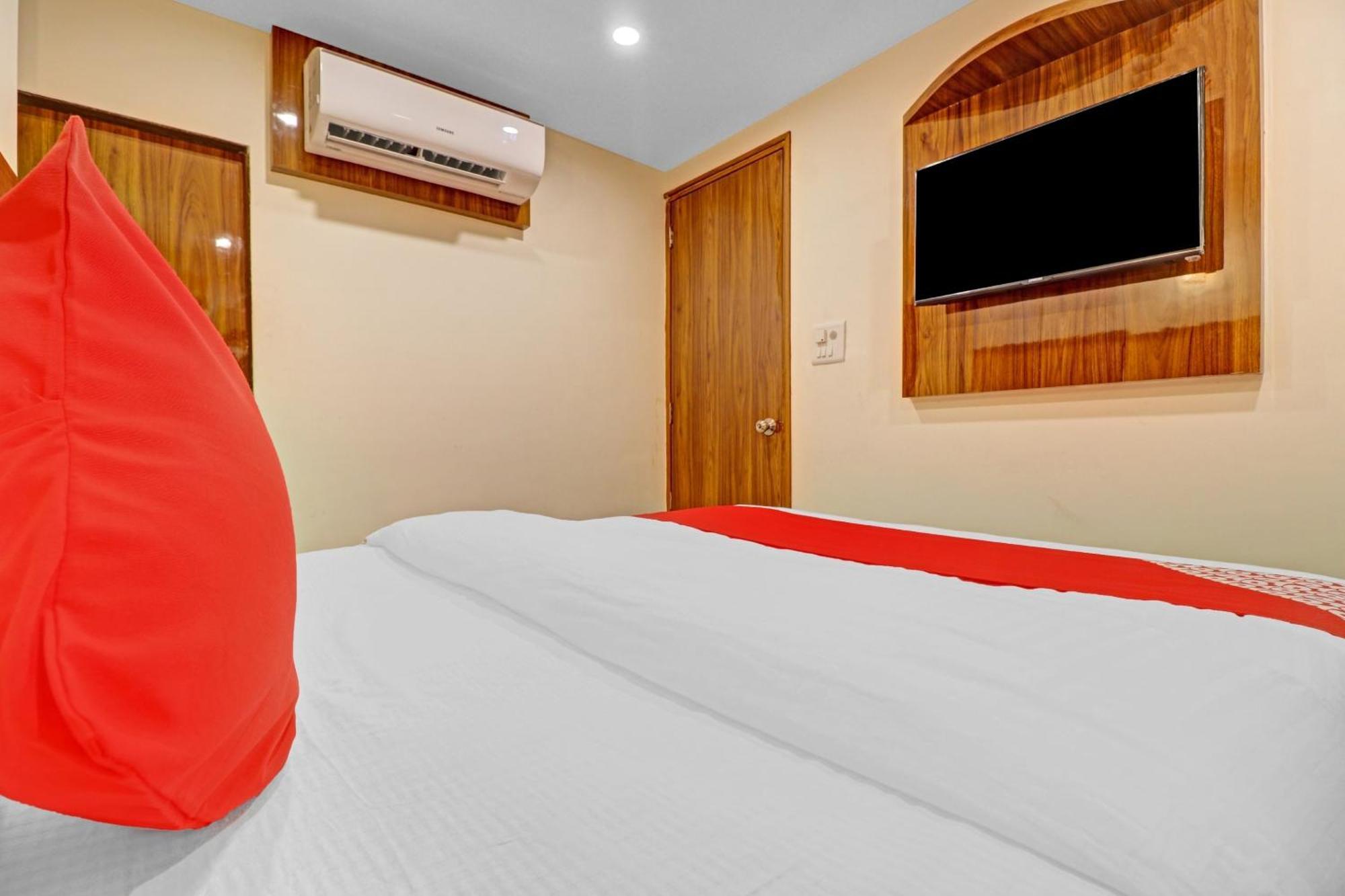 OYO Flagship 83812 Hotel Royal Park Mumbai Exterior foto